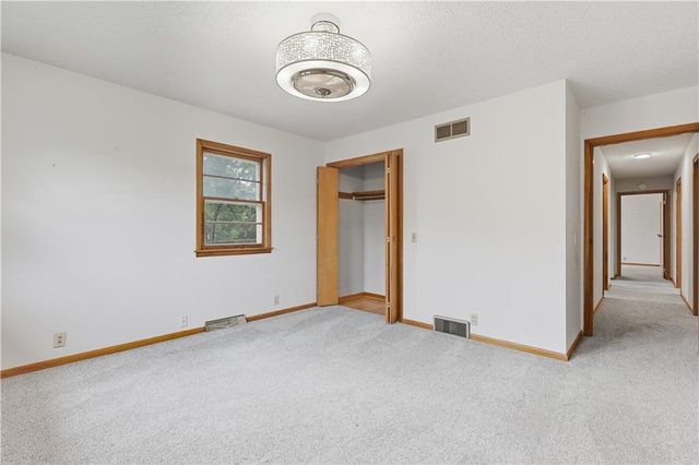 610 NW North Shore Drive, Lake Waukomis, MO 64151