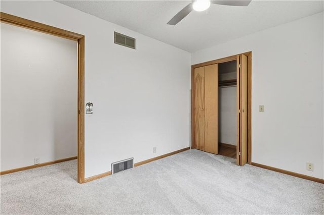 610 NW North Shore Drive, Lake Waukomis, MO 64151