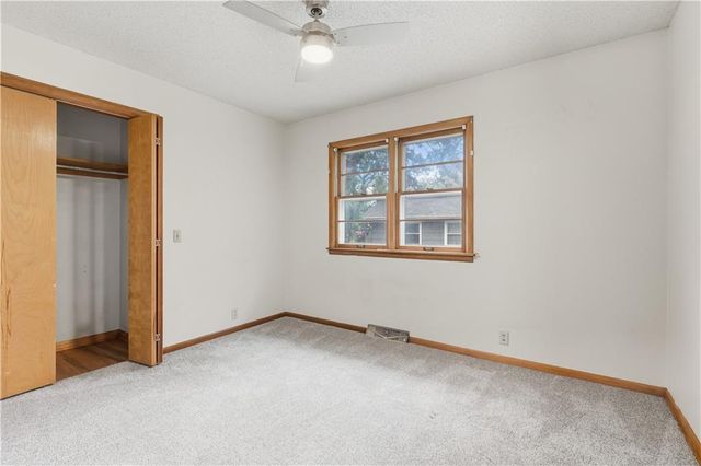 610 NW North Shore Drive, Lake Waukomis, MO 64151