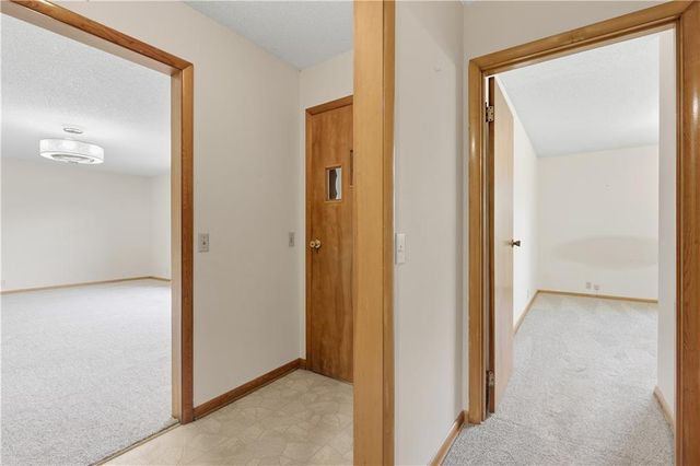 610 NW North Shore Drive, Lake Waukomis, MO 64151