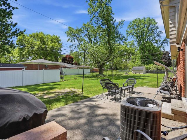 4112 Thorney Drive, Shelby Twp, MI 48316