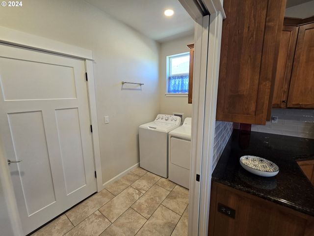 197 WIL Way, Winston, OR 97496