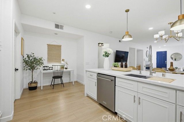 6 Idyllwild 10, Irvine, CA 92602