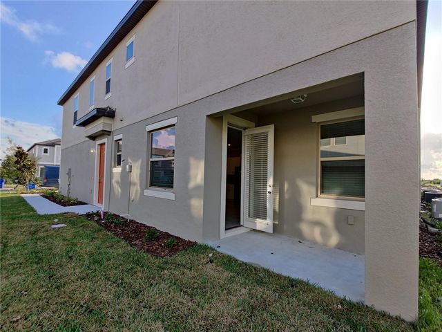 31576 BLUE PASSING LOOP, Wesley Chapel, FL 33545