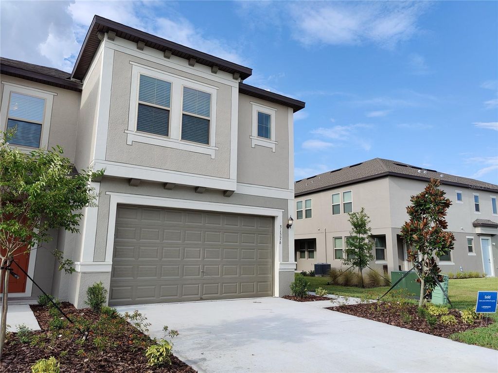 Image 3 of property listing at 31576 BLUE PASSING LOOP, Wesley Chapel, FL 33545