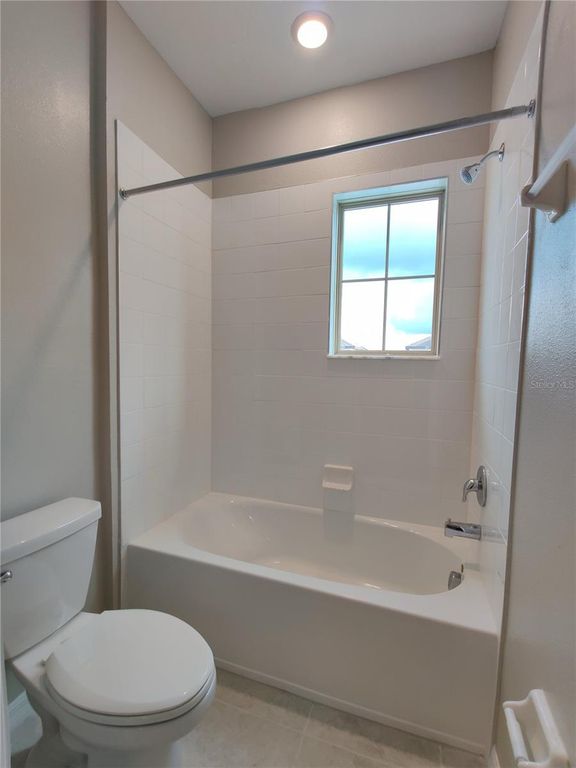 Image 21 of property listing at 31576 BLUE PASSING LOOP, Wesley Chapel, FL 33545