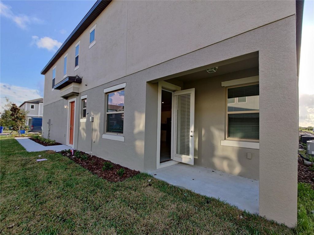Image 25 of property listing at 31576 BLUE PASSING LOOP, Wesley Chapel, FL 33545