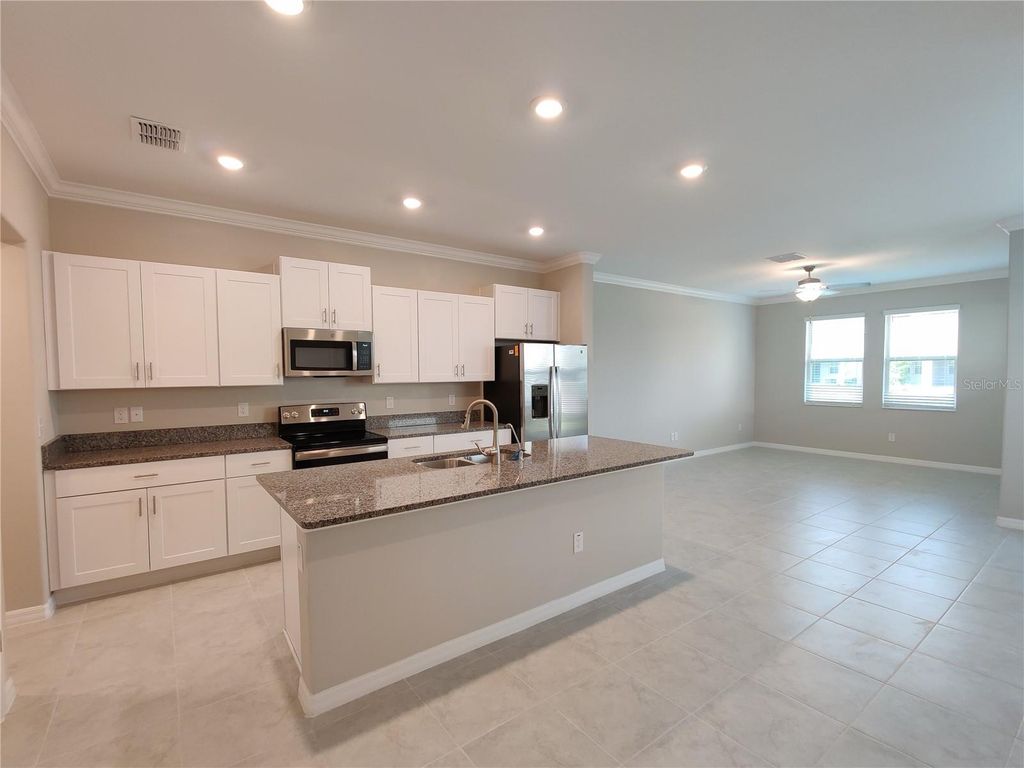 Image 5 of property listing at 31576 BLUE PASSING LOOP, Wesley Chapel, FL 33545