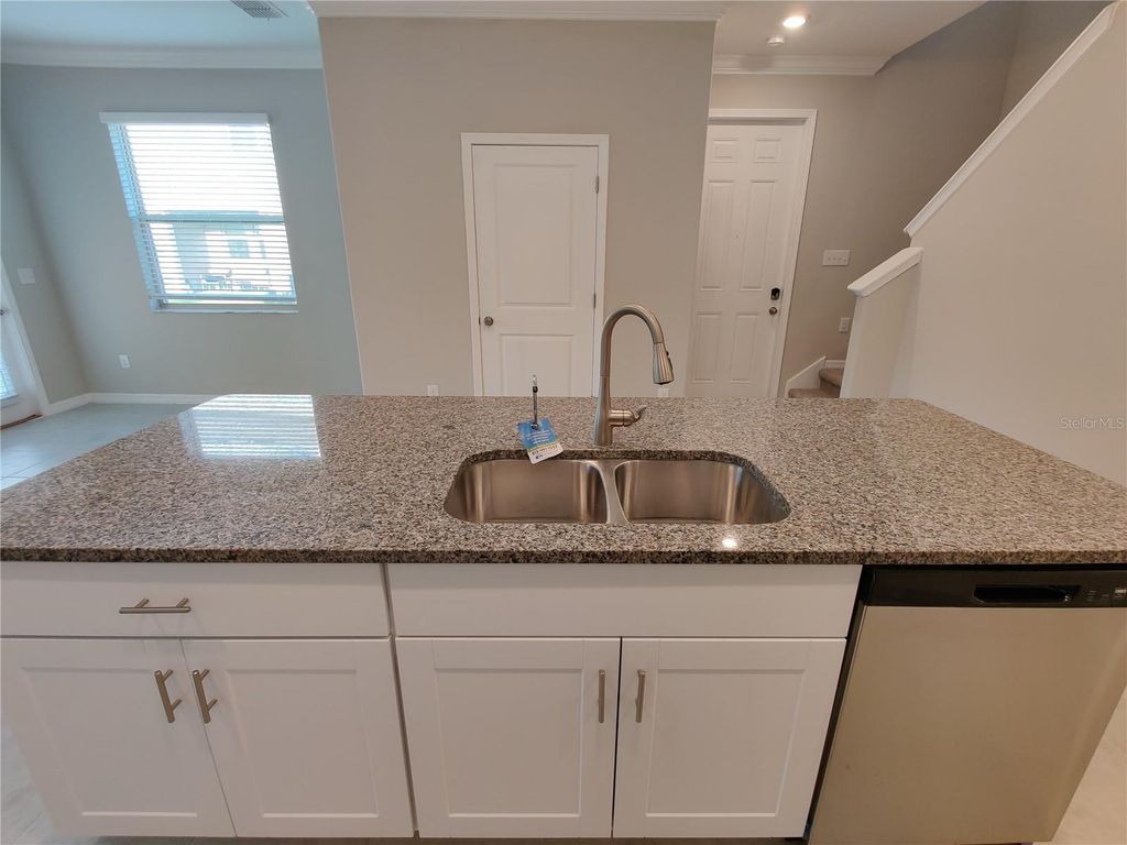 Image 8 of property listing at 31576 BLUE PASSING LOOP, Wesley Chapel, FL 33545