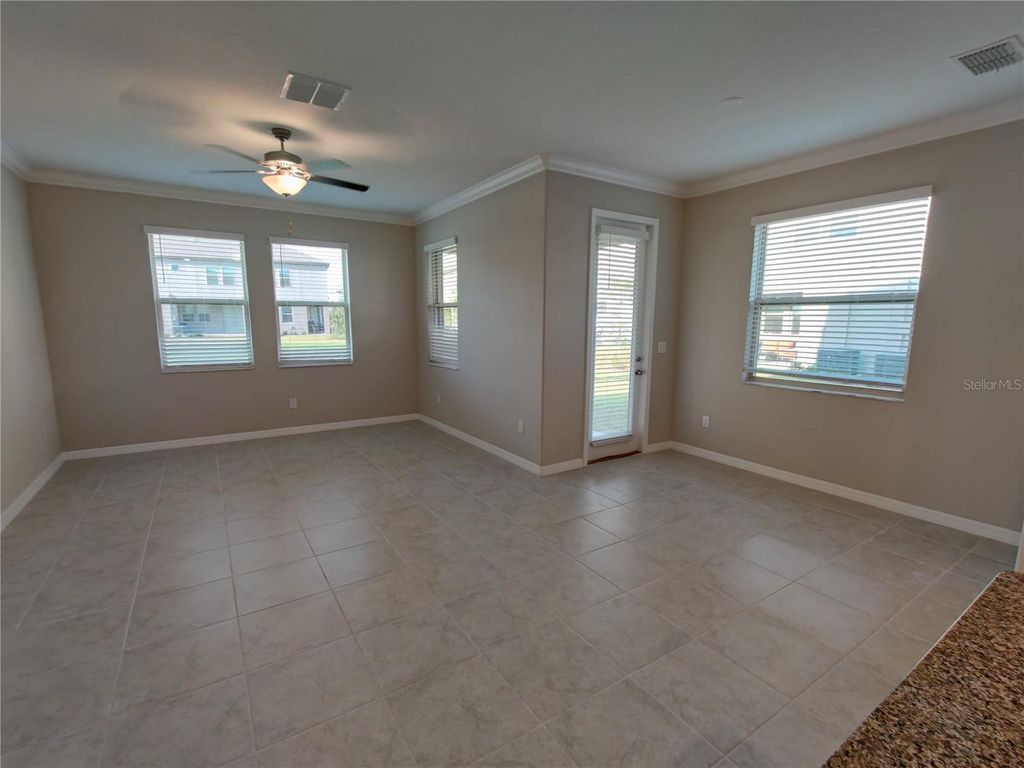 Image 9 of property listing at 31576 BLUE PASSING LOOP, Wesley Chapel, FL 33545