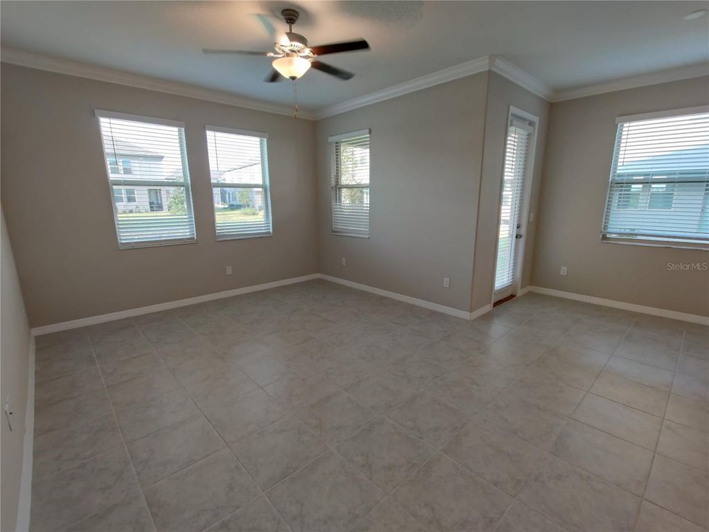 Image 10 of property listing at 31576 BLUE PASSING LOOP, Wesley Chapel, FL 33545