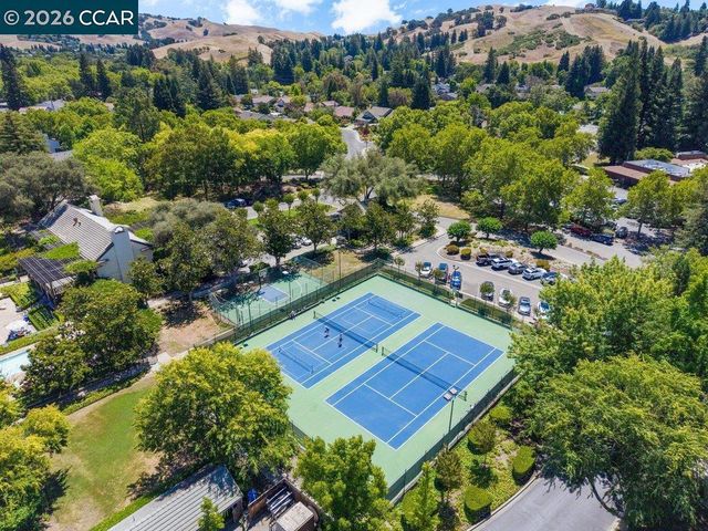 401 Old Orchard Ct, Danville, CA 94526