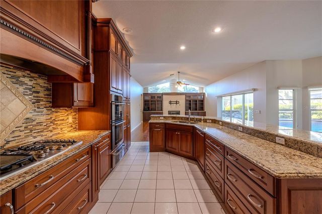 9159 HIGHLAND RIDGE WAY, Tampa, FL 33647