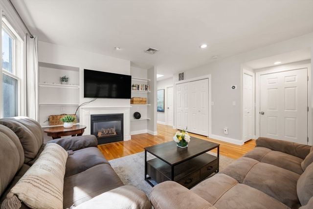 30 Sackville Street 2, Boston, MA 02129