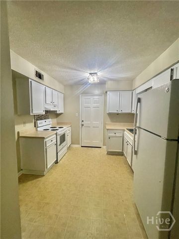 9 Cromwell Place, Savannah, GA 31410