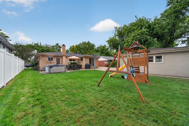 863 S Cedar Avenue, Elmhurst, IL 60126