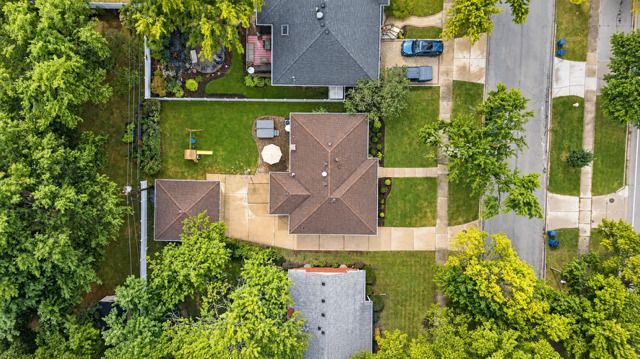 863 S Cedar Avenue, Elmhurst, IL 60126
