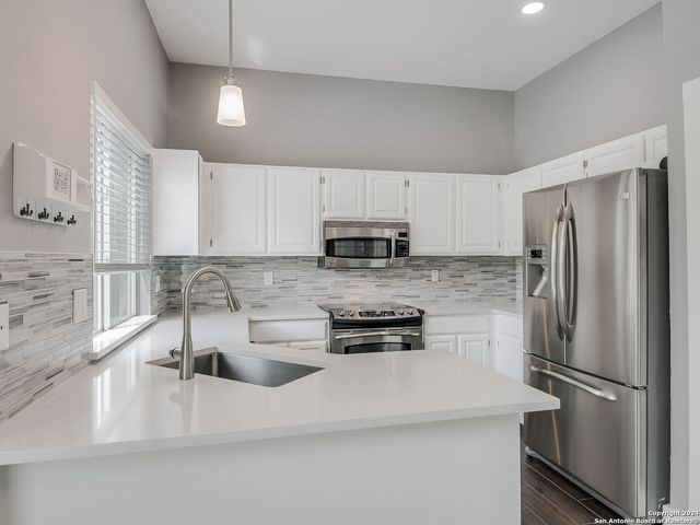 15711 WOLF CREEK ST, San Antonio, TX 78232