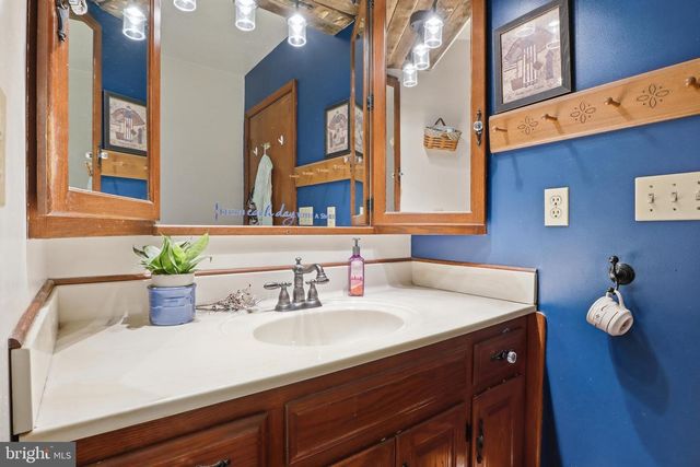 1934 FORGE HEIGHTS LN, Spring Grove, PA 17362