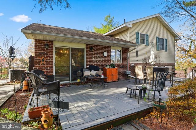 1934 FORGE HEIGHTS LN, Spring Grove, PA 17362