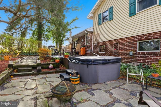 1934 FORGE HEIGHTS LN, Spring Grove, PA 17362