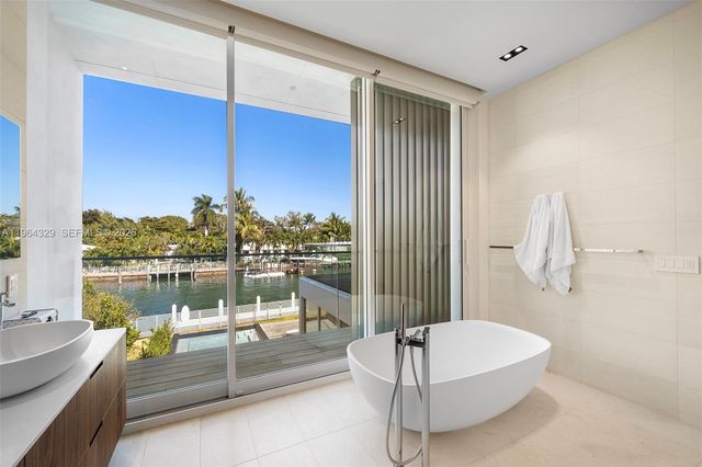 1031 W 48th St 6, Miami Beach, FL 33140