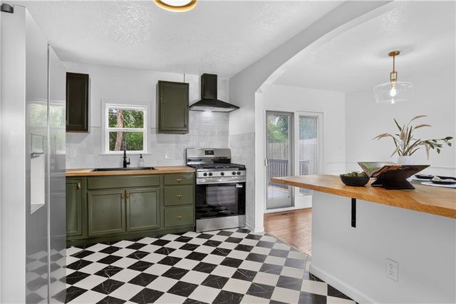 1002 E 79th Street, Kansas City, MO 64131