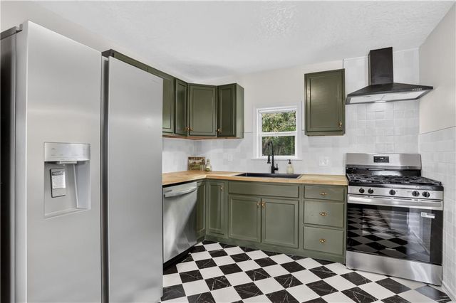 1002 E 79th Street, Kansas City, MO 64131