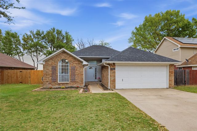 829 Parkwest Boulevard, Saginaw, TX 76179