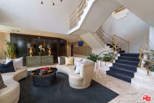 1131 Alta Loma Road 207, West Hollywood, CA 90069