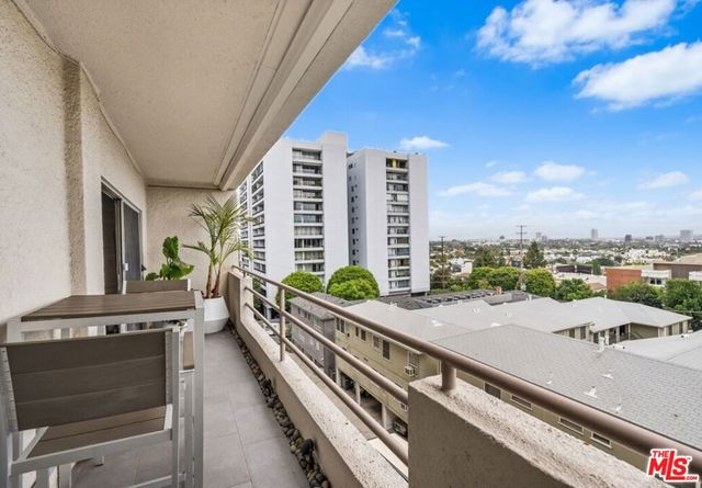 1131 Alta Loma Road 207, West Hollywood, CA 90069