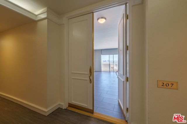 1131 Alta Loma Road 207, West Hollywood, CA 90069