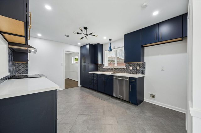 8527 Glenloch Drive, Houston, TX 77061