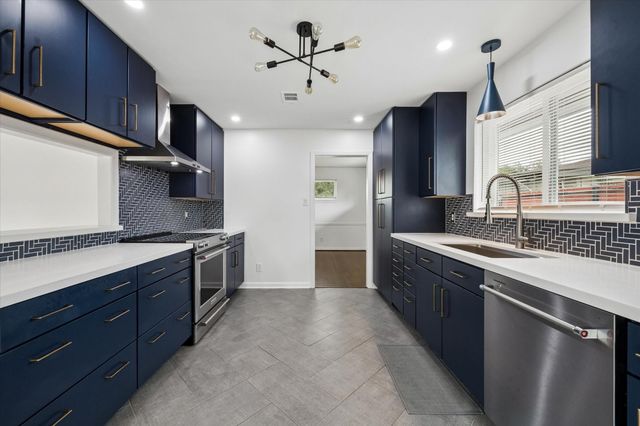 8527 Glenloch Drive, Houston, TX 77061