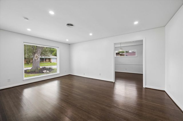 8527 Glenloch Drive, Houston, TX 77061