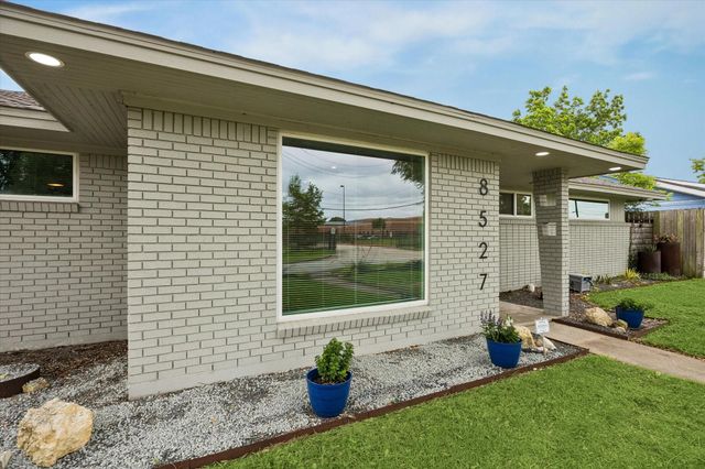 8527 Glenloch Drive, Houston, TX 77061