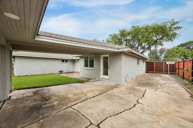 8527 Glenloch Drive, Houston, TX 77061