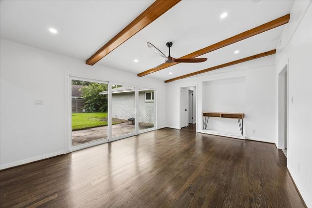 8527 Glenloch Drive, Houston, TX 77061