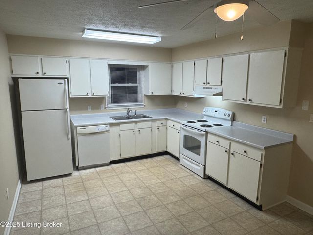 1808 Oakwood Dr, Shelbyville, KY 40065