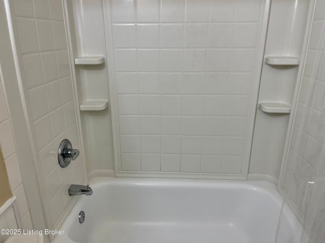 1808 Oakwood Dr, Shelbyville, KY 40065