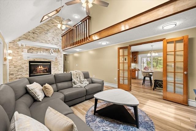 871 Washington St, Franklin, MA 02038