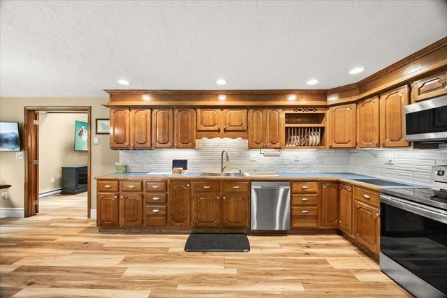 871 Washington St, Franklin, MA 02038