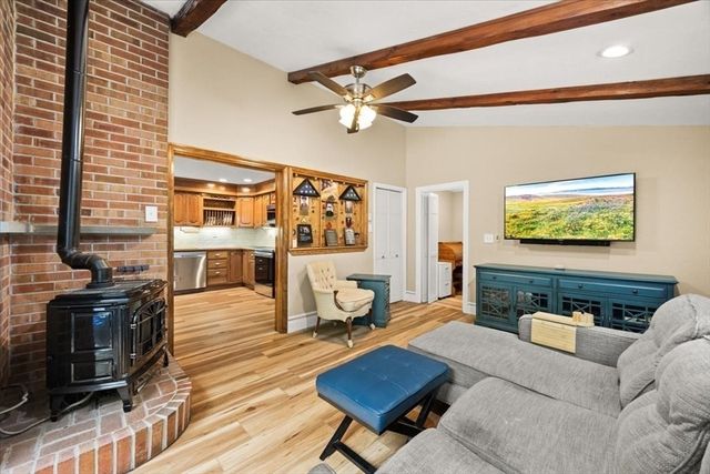 871 Washington St, Franklin, MA 02038