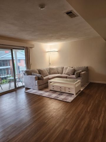 6 April Lane 33, Lexington, MA 02421