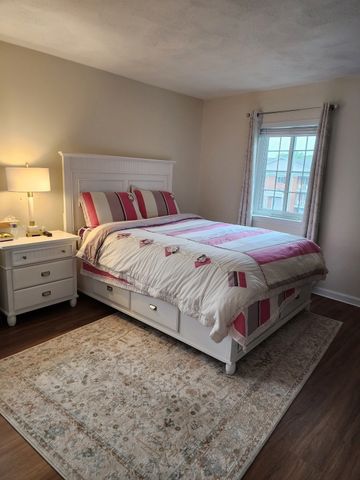 6 April Lane 33, Lexington, MA 02421
