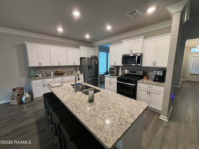 400 Eastwood Drive, Lafayette, LA 70508