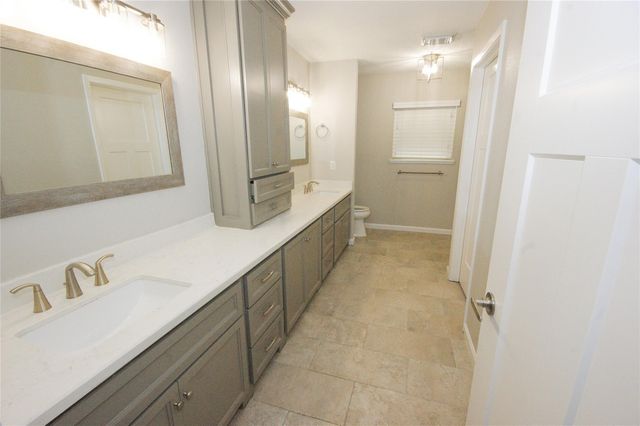 612 Falling Leaf Drive, Friendswood, TX 77546