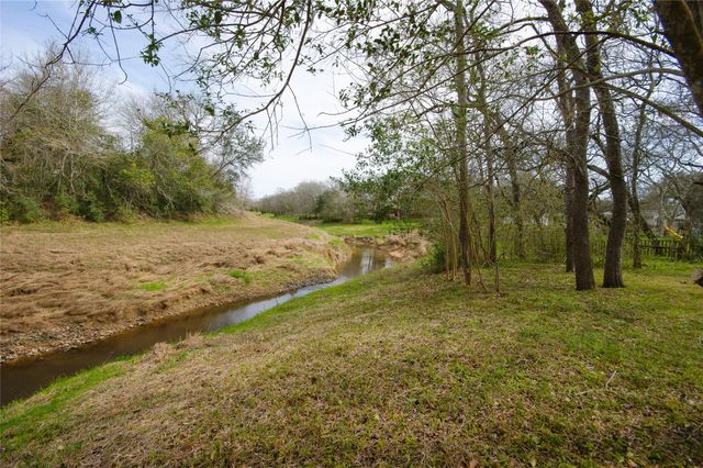 612 Falling Leaf Drive, Friendswood, TX 77546