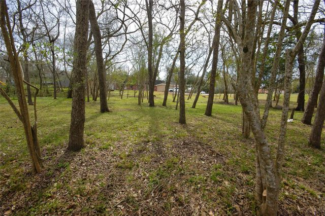 612 Falling Leaf Drive, Friendswood, TX 77546