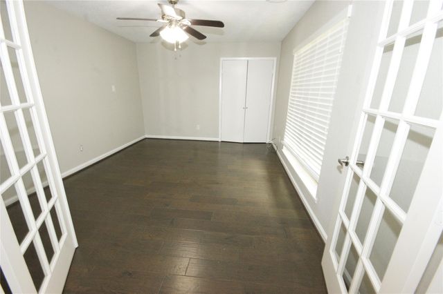 612 Falling Leaf Drive, Friendswood, TX 77546